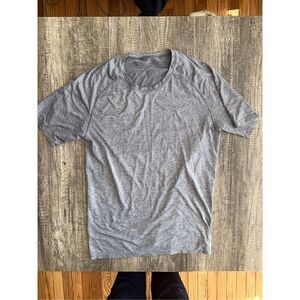 Men's Lululemon Gray Metal vent Tshirt Large **